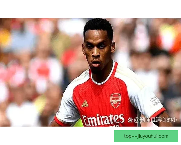 本怀特阿森纳右后卫表现稳定展现防守可靠性